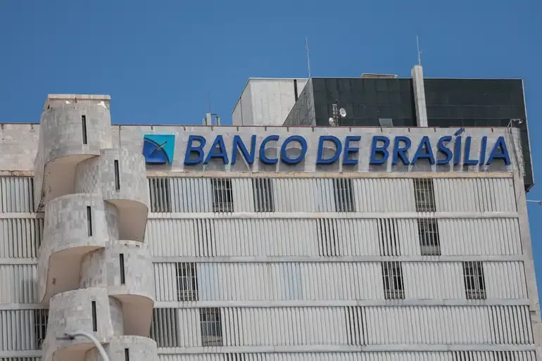 BRB afasta cinco funcionários em investigação interna sobre caso Master