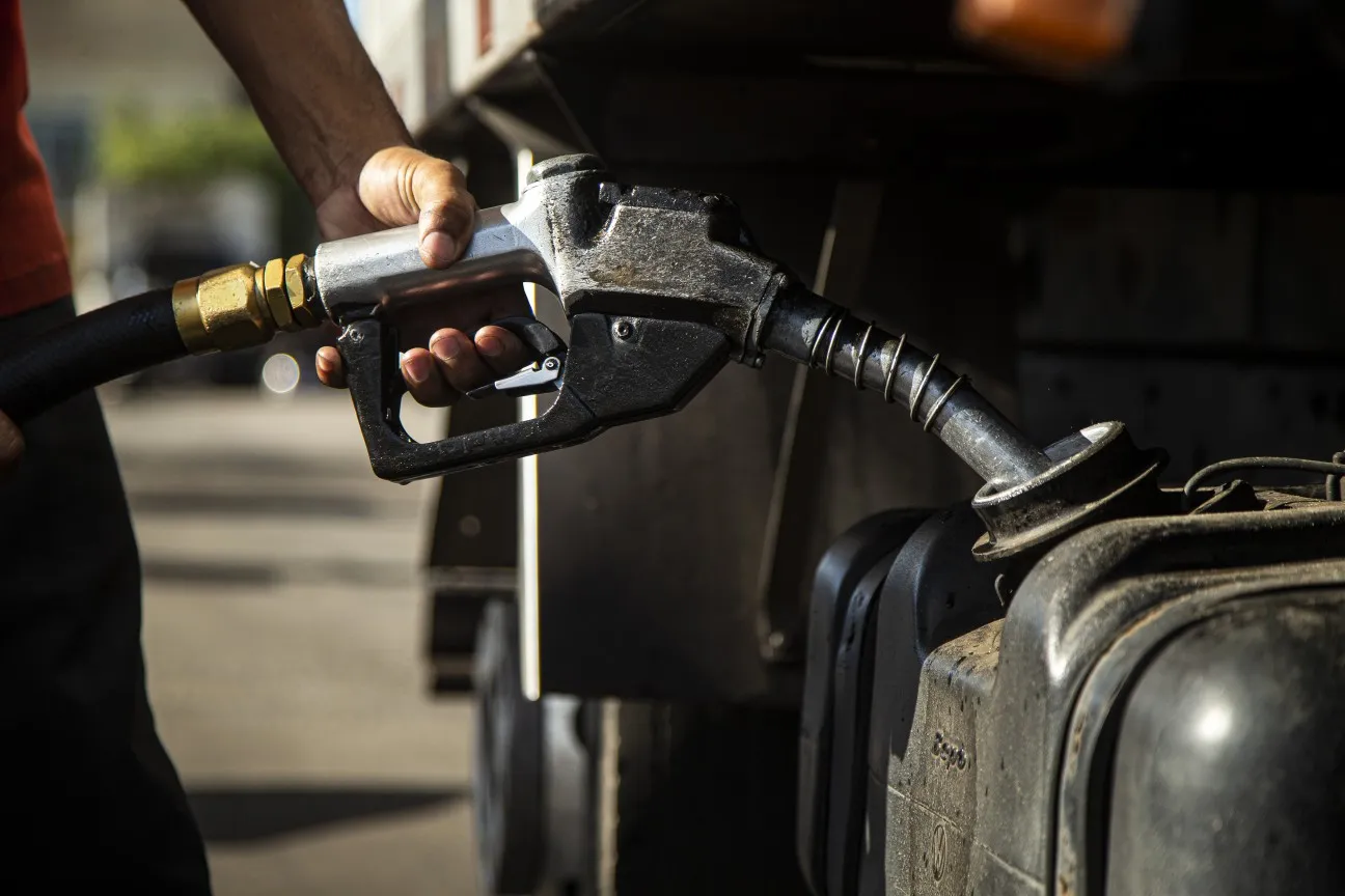Preço do Diesel nos EUA Ultrapassa US$ 6 pela Primeira Vez na História